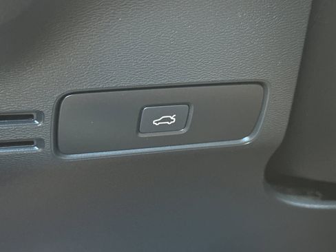 Certified 2023 Volvo C40 P8 Recharge Ultimate AWD/4WD image 31