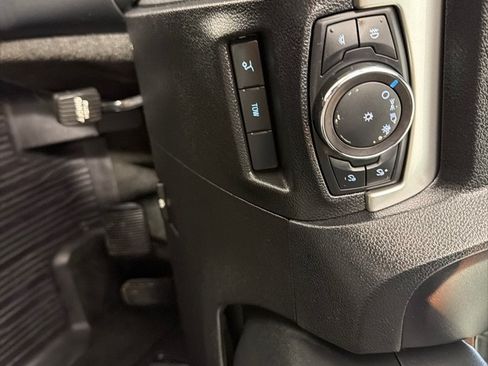 Used 2017 Ford Explorer XLT w/ Equipment Group 202A AWD/4WD image 12