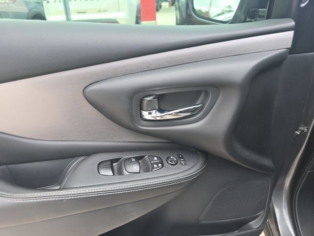 Used 2019 Nissan Murano SV w/ Premium Package FWD image 9