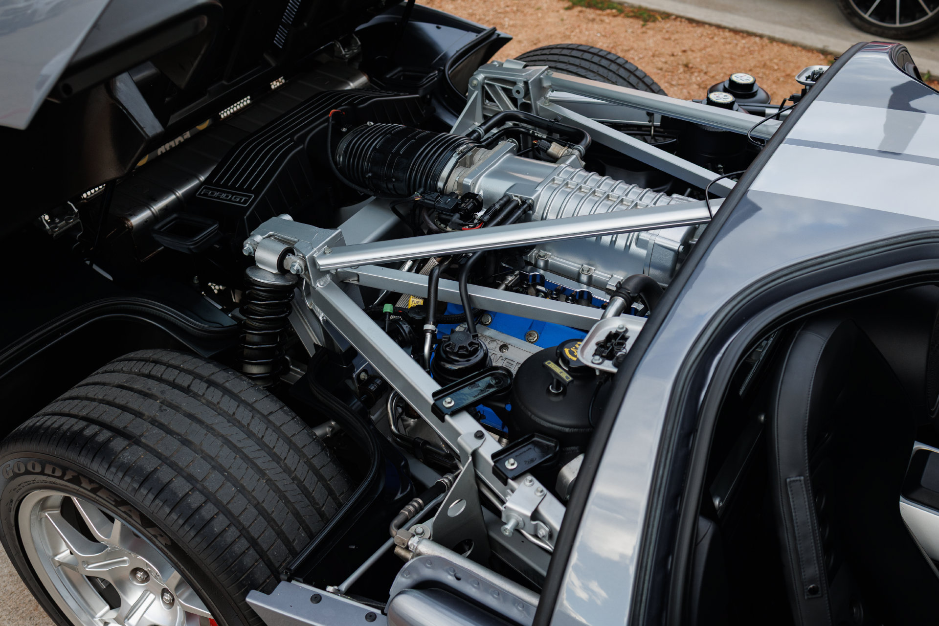 Used 2006 Ford GT RWD image 92
