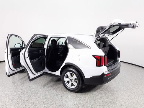 Used 2022 Kia Sorento LX image 14