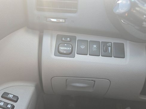 Used 2011 Toyota Highlander 4WD w/ Tech Pkg image 21