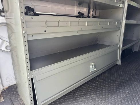Used 2009 GMC Savana 3500 RWD image 21