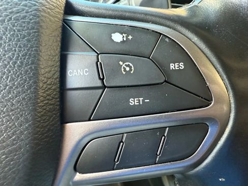 Used 2020 Jeep Cherokee Limited image 14