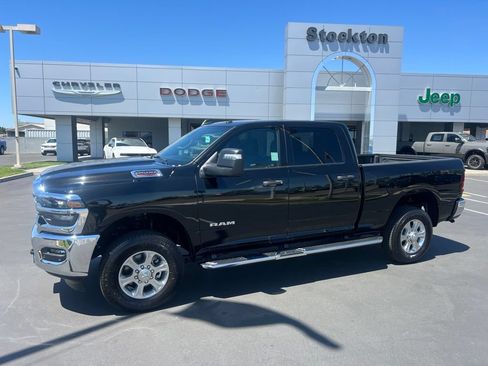 Used 2026 RAM 2500 Big Horn AWD/4WD image 3
