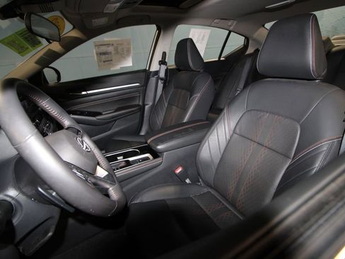 Used 2023 Nissan Altima 2.5 SR w/ SR Premium Package image 4