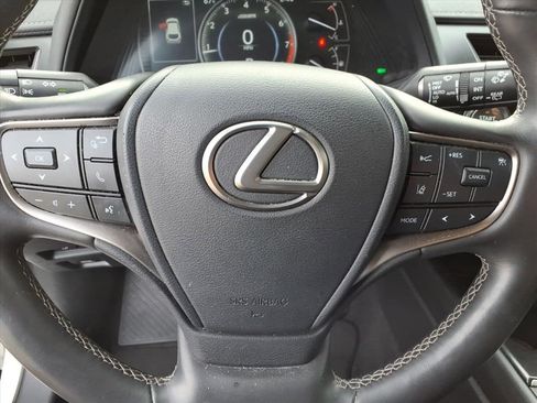 Used 2022 Lexus UX 200 w/ Premium Package image 19