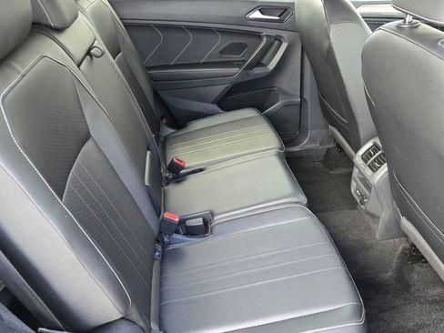 Used 2023 Volkswagen Tiguan SE image 17