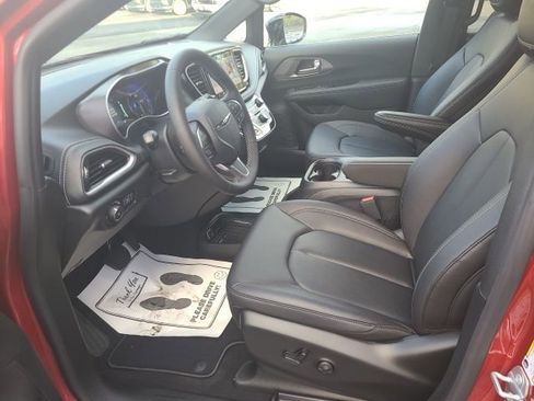 New 2026 Chrysler Pacifica Select image 11
