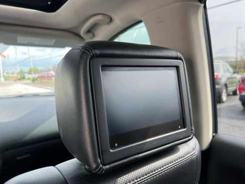 Used 2019 Nissan Pathfinder Platinum image 18