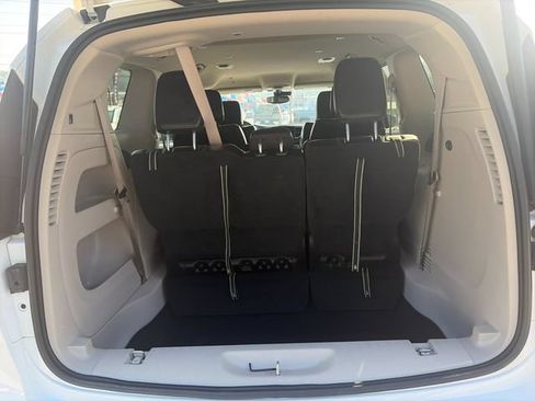 Used 2022 Chrysler Pacifica Touring-L FWD image 19