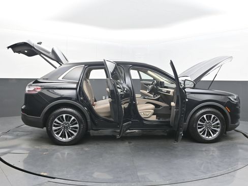 Used 2023 Lincoln Nautilus AWD w/ Premium Package image 48