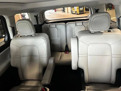 Used 2025 Lincoln Aviator AWD w/ Equipment Group 101A image 26