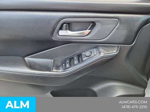 Used 2025 Nissan Rogue SV FWD image 28