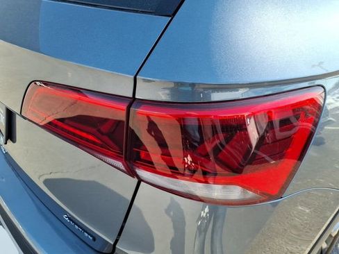 Used 2022 Volkswagen Taos S image 8