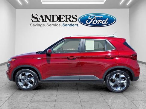 Used 2025 Hyundai Venue SEL FWD image 5