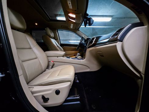 Used 2017 Jeep Grand Cherokee Limited w/ Trailer Tow Group IV image 38