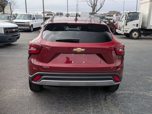 Certified 2025 Chevrolet Trax LT w/ LT Convenience Package image 8