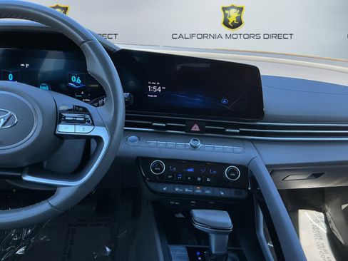 Used 2023 Hyundai Elantra SEL w/ Convenience Package image 13