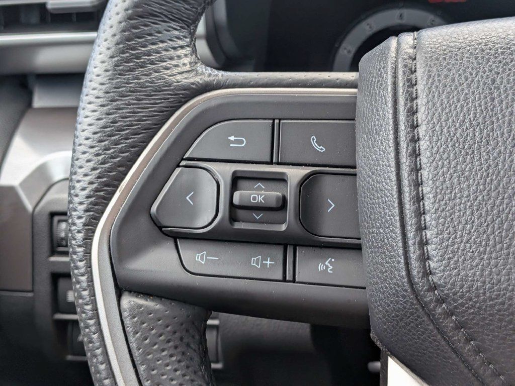 Used 2025 Toyota Tacoma TRD Sport w/ TRD Sport Premium Package AWD/4WD image 23