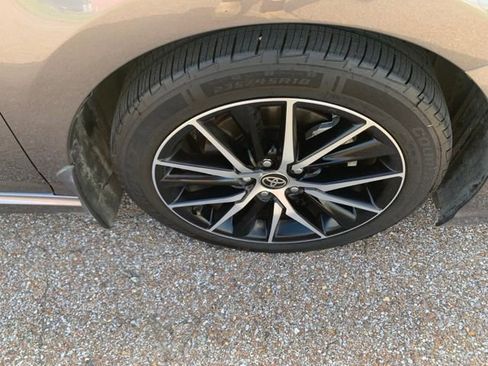 Used 2022 Toyota Camry SE w/ Cold Weather Package FWD image 9