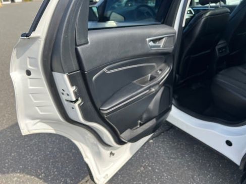 Used 2022 Ford Edge Titanium AWD/4WD image 23