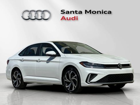 Used 2025 Volkswagen Jetta SEL image 9