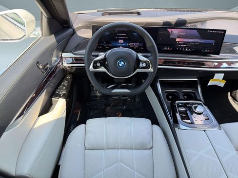 New 2026 BMW i7 xDrive60 AWD/4WD image 4