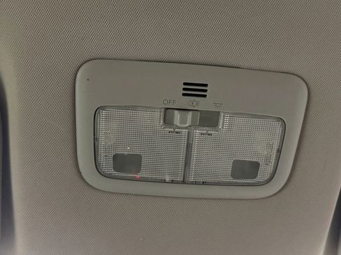 Used 2015 Toyota Corolla LE image 34