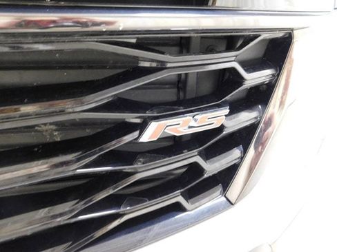 Used 2023 Chevrolet Traverse RS image 3