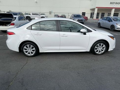 Used 2025 Toyota Corolla LE image 9