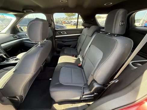 Used 2017 Ford Explorer XLT image 29