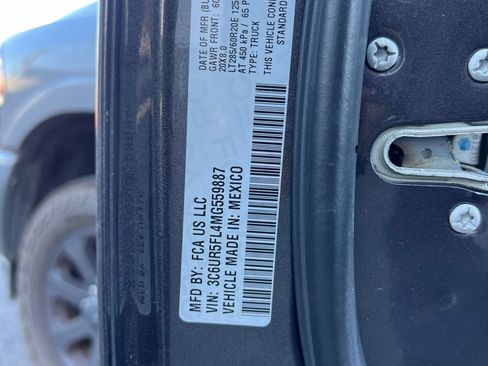 Used 2021 RAM 2500 Laramie w/ Night Edition AWD/4WD image 30