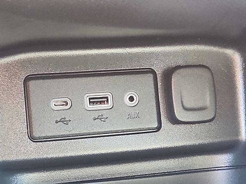 Used 2022 Chevrolet Equinox LT FWD image 24
