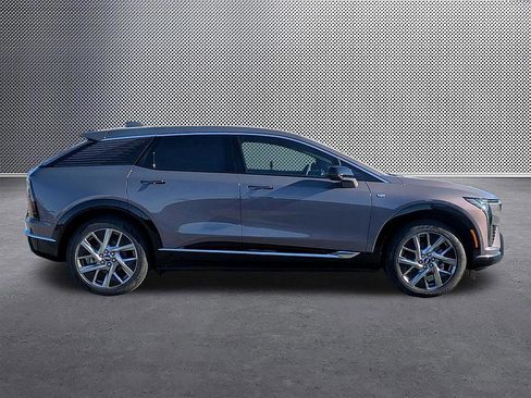 New 2026 Cadillac Optiq Luxury 2 image 4