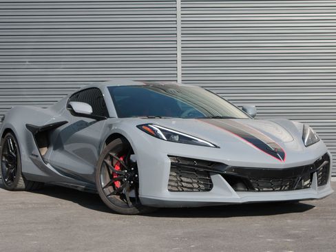 Used 2025 Chevrolet Corvette Z06 image 3