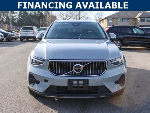 Used 2025 Volvo XC40 B5 Core image 3