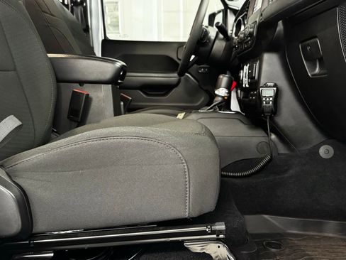 Used 2023 Jeep Gladiator Willys image 6