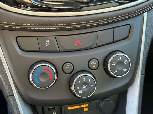 Certified 2022 Chevrolet Trax LT w/ LT Convenience Package image 28