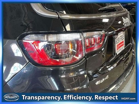 Used 2023 Jeep Compass Latitude AWD/4WD image 11