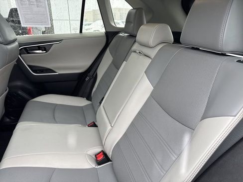 Used 2022 Toyota RAV4 Limited image 27
