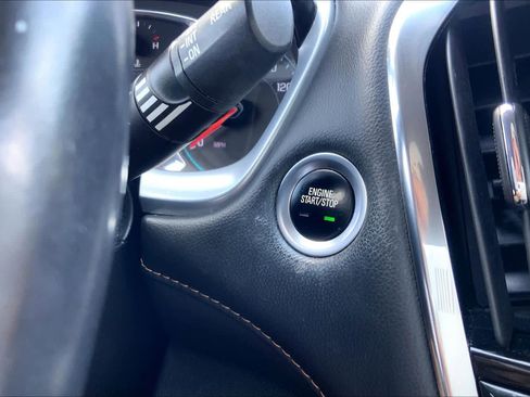 Used 2021 Chevrolet Traverse LT w/ LT Premium Package image 33