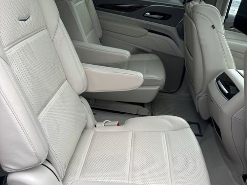 Used 2023 Cadillac Escalade Premium Luxury Platinum image 10