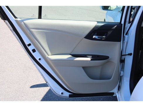 Used 2017 Honda Accord EX-L image 11