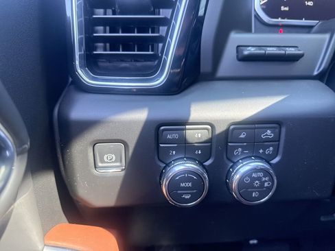 New 2026 GMC Sierra 3500 Denali Ultimate AWD/4WD image 18
