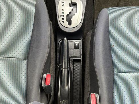 Used 2012 Toyota Yaris SE image 27