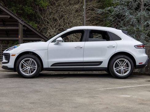 Certified 2025 Porsche Macan image 2