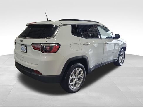 Used 2024 Jeep Compass Latitude AWD/4WD image 4