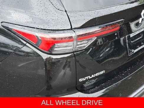 Used 2025 Mitsubishi Outlander AWD image 40