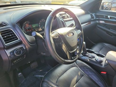 Certified 2018 Ford Explorer Platinum image 24